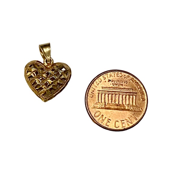 14k Gold Filigree Heart Necklace Pendant - Picture 2 of 3
